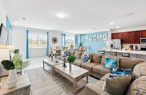 Veranda Palms House | Charming 10 Bed Pool Home with Game Room-2576SD