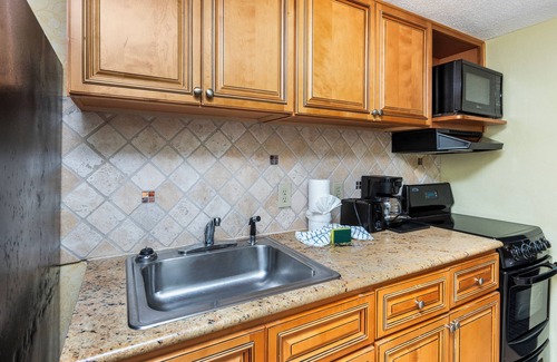 Myrtle Beach Apartment | Charming 11th-Floor Oceanfront Studio with 2 Queen Beds