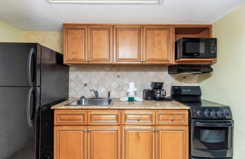 Myrtle Beach Apartment | Charming 11th-Floor Oceanfront Studio with 2 Queen Beds