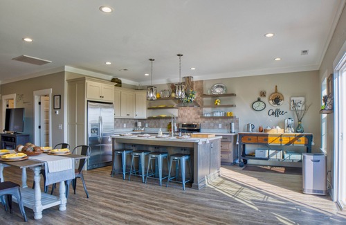Easley House | Charming 1200 sqftn one BR barndominium upstairs apartment with mountain views.