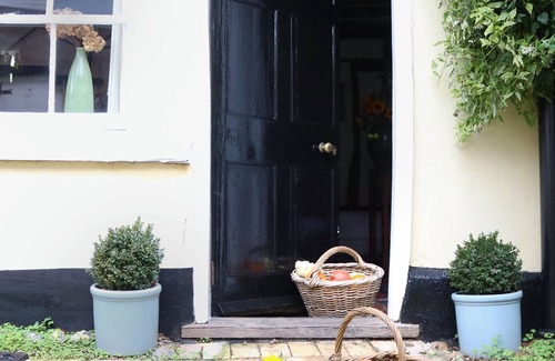 Hingham Cottage | Charming 15th century cottage in elegant and historic Hingham