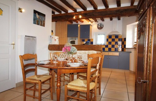 Goulet Cottage | Charming 17th Century House: Enclosed Garden, BBQ, Terrace, Near A28/A88, Free Shuttle, Sleeps 5