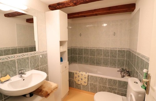 La Trinitat Cottage | Charming 1800s House in Aubrac - Ski, Hiking, Fishing - 5 Guests, Pet-Friendly