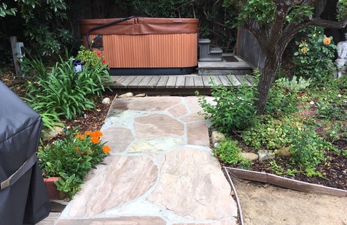 Laguna House | Charming 1917 Craftsman Bungalow - Full Garden & Hot Tub, 6 blocks to Downtown