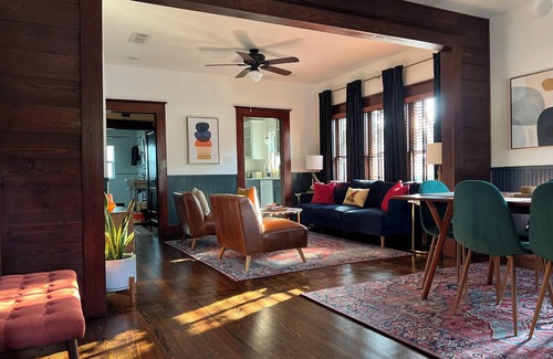 New Braunfels House | Charming 1925 Home Walk to Downtown Modern Comforts Sleeps 6