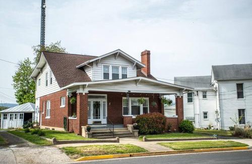 Luray House | Charming 1932 Craftsman - The Bohannon House