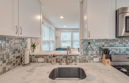 Isle of Palms Apartment | Charming 1950s Beach Cottage Apt A