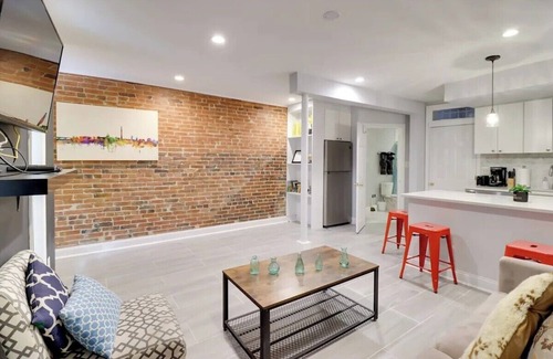 Truxton Circle House | Charming 1bedroom Apt in Central Washington By Metro and Most DC Attraction