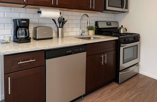 Hyde Park Apartment | Charming 1BR/1BA Apt in Chicago