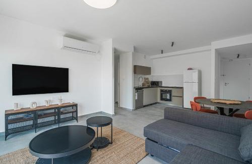 Jerusalem City Centre Apartment | Charming 1BR Agripas Jerusalem By Holiday Rentals