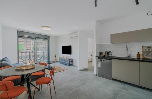 Jerusalem City Centre Apartment | Charming 1BR Agripas Jerusalem By Holiday Rentals