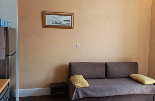 Jausiers Apartment | Charming 1BR Apartment in Historic Chateau, Pool & Sauna Access. Sleeps 4 – Jausiers