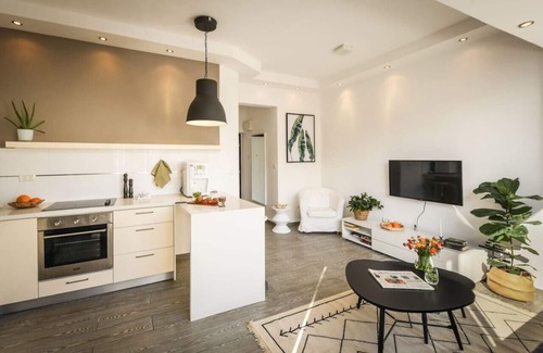 Old North Apartment | Charming 1BR Apt w Sliding Window by Sea N' Rent