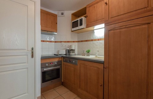 Vielle-Aure Apartment | Charming 1BR Apt Sleeps 4 with Covered Pool, Garage & Mountain Views