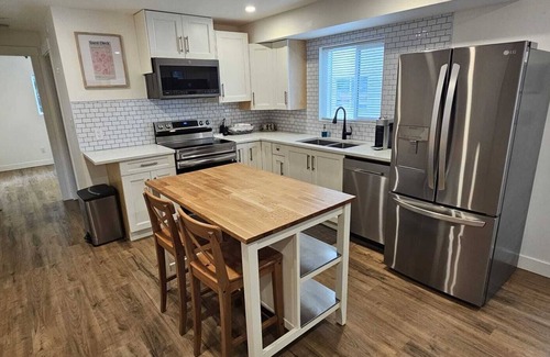 Walnut Grove House | Charming 1BR Suite with All the Essentials