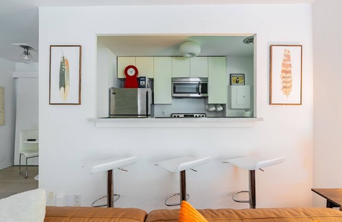 Broadway Condo | Charming 1BR Condo King Bed Close to Convention Center