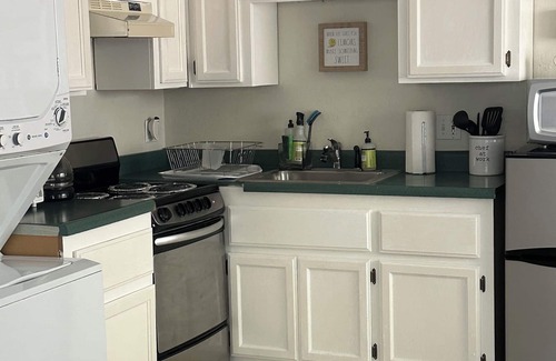 Northwood - Tara House | Charming 1BR Guest House, Orinda