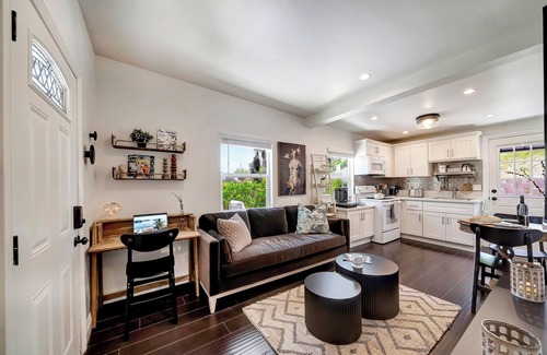 Woodland Hills Cottage | Charming 1BR House W/Yard & Fire Pit in Prime Location!