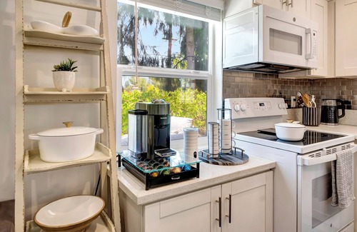 Woodland Hills Cottage | Charming 1BR House W/Yard & Fire Pit in Prime Location!