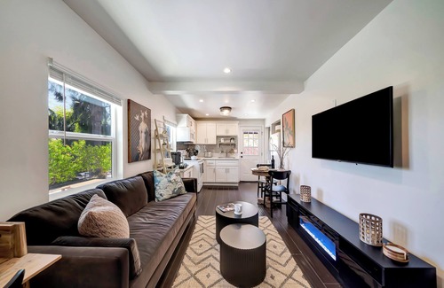 Woodland Hills Cottage | Charming 1BR House W/Yard & Fire Pit in Prime Location!