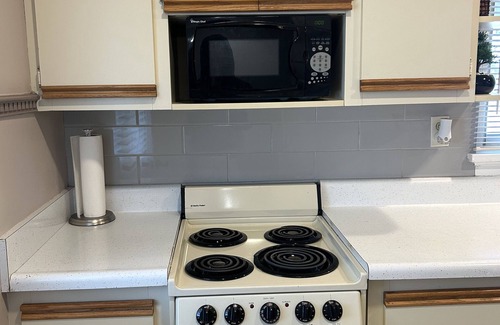 Edwardsville House | Charming 1BR Near Historic Downtown Edwardsville & SIUE