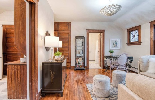 Cleveland House | Charming 1BR Carriage House in Cleveland Heights