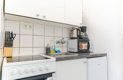 Rudolfsheim-Funfhaus Apartment | Charming 1BR Viennese Budget Apt - Central Located
