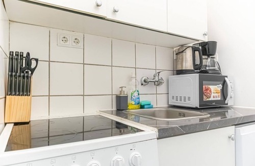 Rudolfsheim-Funfhaus Apartment | Charming 1BR Viennese Budget Apt - Central Located