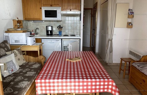 Les Angles Apartment | Charming 1BR with balcony, parking 50m from shops