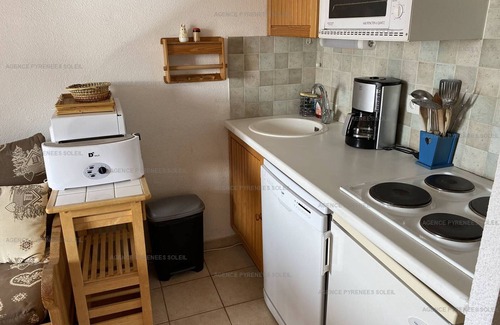 Les Angles Apartment | Charming 1BR with balcony, parking 50m from shops