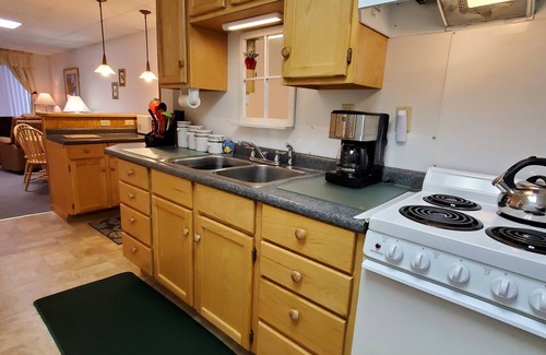Milford Apartment | Charming 1st floor apt. in Milford, under 5 minutes to Dreams Park