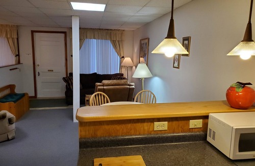 Milford Apartment | Charming 1st floor apt. in Milford, under 5 minutes to Dreams Park