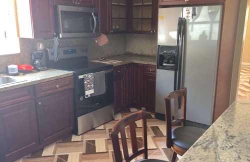 North Miami House | Charming 2/1 house located in NMB, with air conditioning and free Wi-Fi.