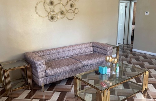 North Miami House | Charming 2/1 house located in NMB, with air conditioning and free Wi-Fi.