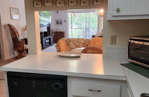 Royal Harbor Condo | Charming 2/2 condo/dock on canal to bay/gulf located near theHeart of Naples