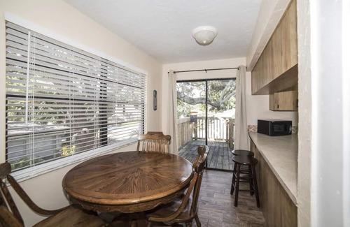 Indian Rocks Beach Apartment | Charming 2 bedroom beach Apt walk to the beach