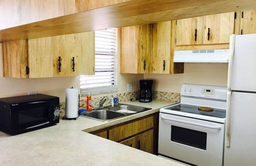 Indian Rocks Beach Apartment | Charming 2 bedroom beach Apt walk to the beach