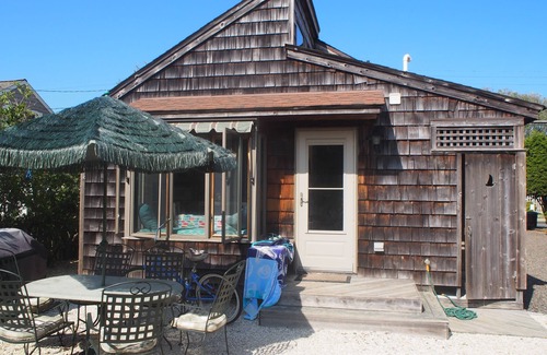 Beach Haven Gardens House | Charming 2 Bedroom Single Family Cottage - Five Star Ratings and Repeat Renters