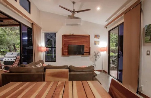 Playa Colorado House | Charming 2 bd golf apartment 5 min from Colorado wave- Iguana-EC1