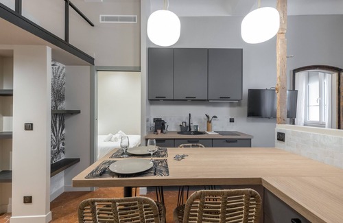 Old Town Apartment | Charming 2 Bdr Old Town - AC
