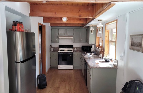 Fawnskin Cabin | Charming 2-bdrm cabin in Fawnskin, with Wifi & just a 5 minute walk to the lake