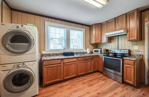 Portsmouth House | Charming 2-Bdrm Gem! Near Casino!