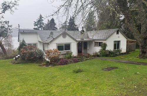 Bainbridge Island Cottage | Charming 2-bedroom cottage with WiFi, AC in awesome Bainbridge Island