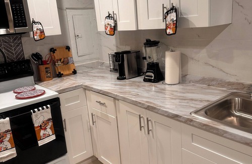 North Miami Beach House | Charming 2-bedroom house in Pleasant North Miami Beach with AC