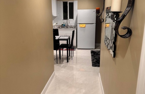 North Miami Beach House | Charming 2-bedroom house in Pleasant North Miami Beach with AC
