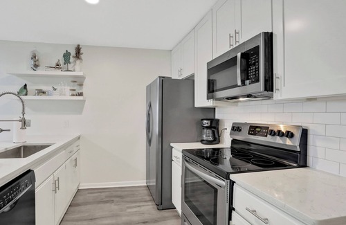 Palm Valley House | Charming 2-bedroom townhome in marvelous Ponte Vedra Beach with WiFi, AC