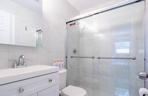 Riverside Park Apartment | Charming 2 bed 1 bath Gem 10 min to Beach!