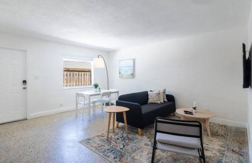 Riverside Park Apartment | Charming 2 bed 1 bath Gem 10 min to Beach!