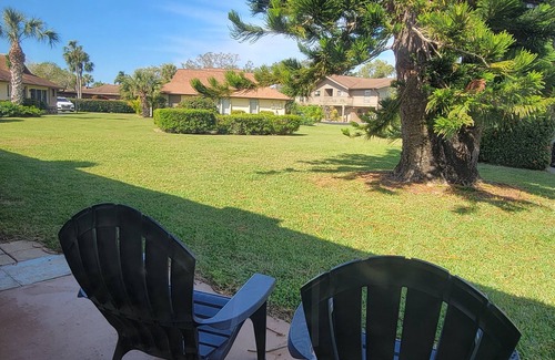 Palm River Estates Condo | Charming 2 bed /2 bath condo - minutes to beaches, shopping, fine dining.
