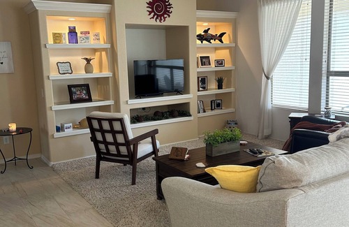 Oakwood House | Charming 2 bed/2 bath home w/pool, WiFi, AC in Chandler gated community